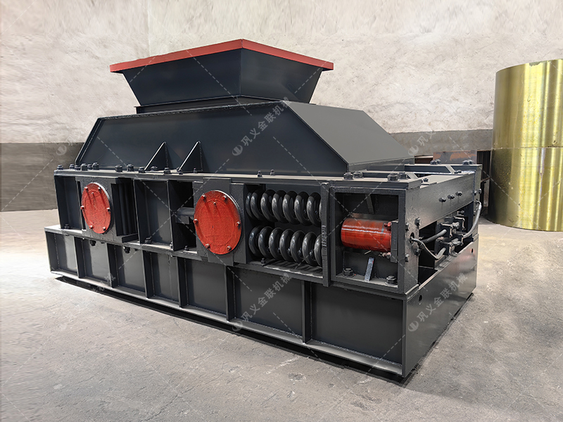 如何選擇青石制砂設(shè)備，時產(chǎn)50噸對輥制砂機多少錢一臺？