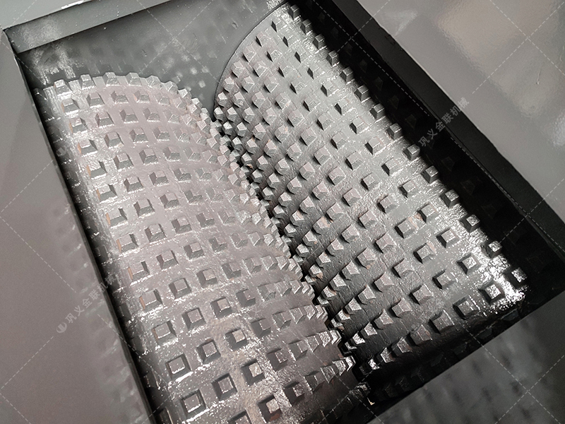 建筑垃圾處理為何首先選擇雙齒輥破碎機(jī)？這3個優(yōu)勢太明顯！